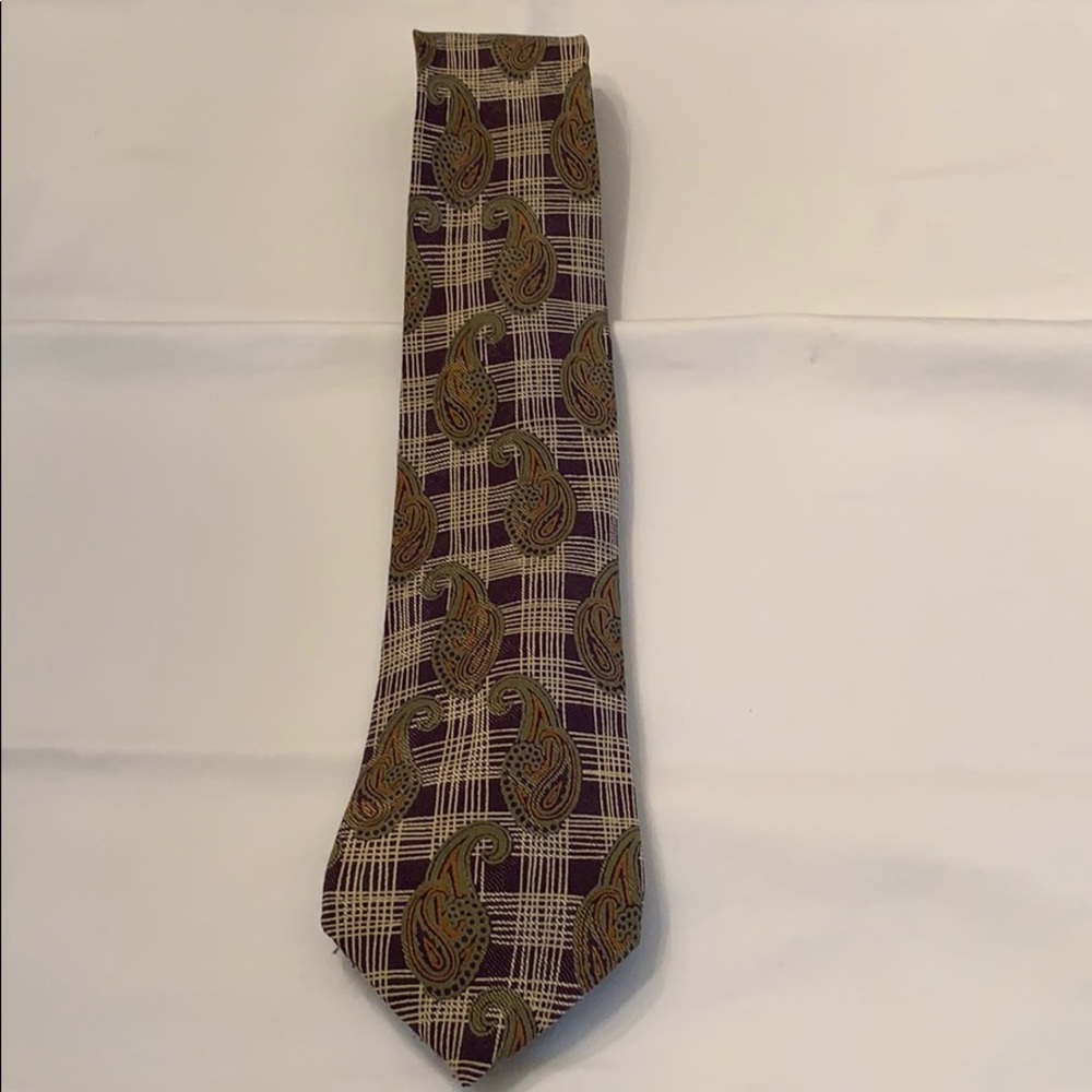 Giorgio Armani tie. Burgundy/olive pattern